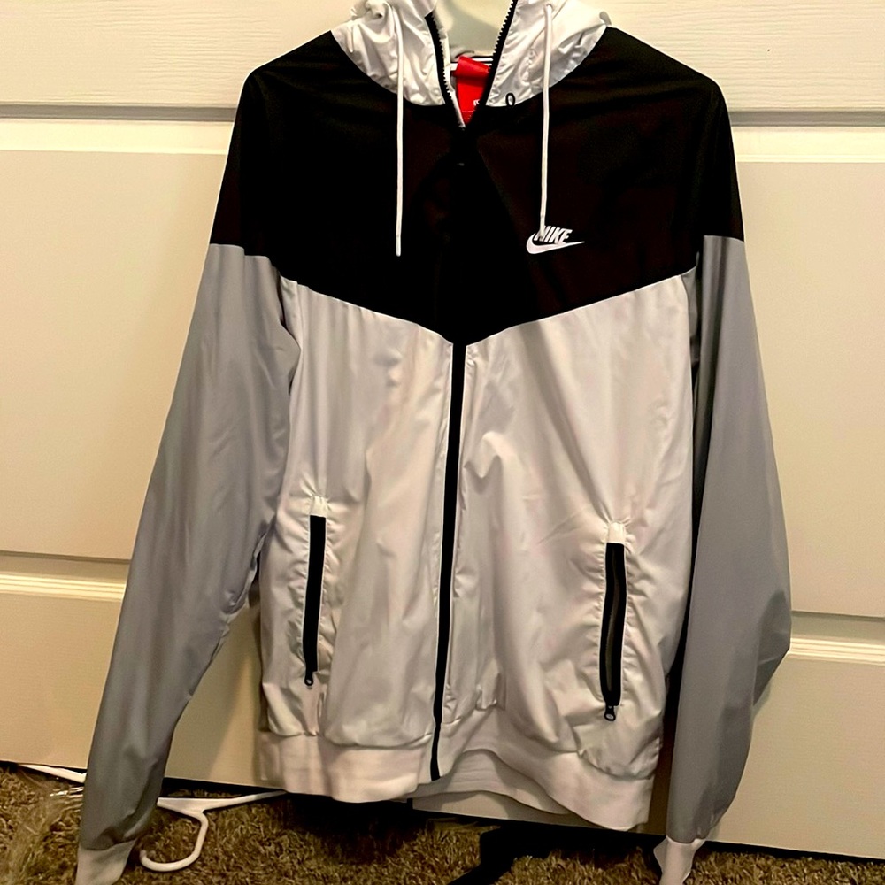 nike windbreaker size L